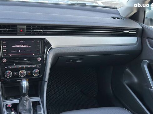 Volkswagen Passat 2021 - фото 27