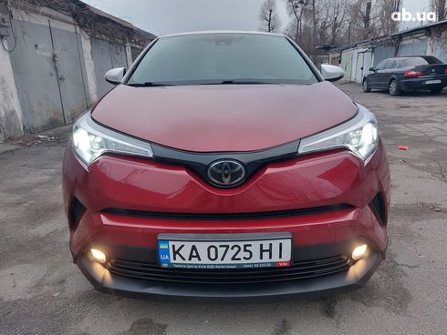 Toyota C-HR 2018 вишневый - фото 16