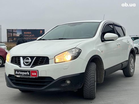 Nissan Qashqai 2011 белый - фото 2