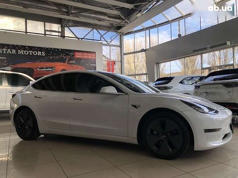 Tesla Model 3 2020 - фото 8