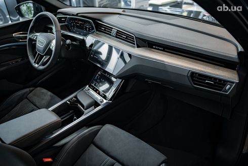 Audi Q8 e-tron 2023 синий - фото 11