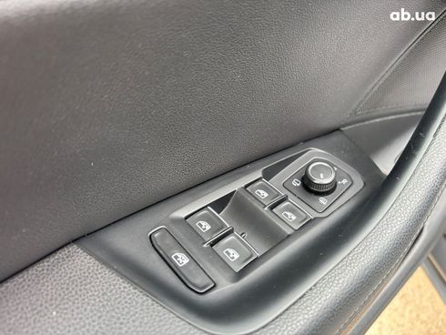 Volkswagen Passat 2017 серый - фото 19