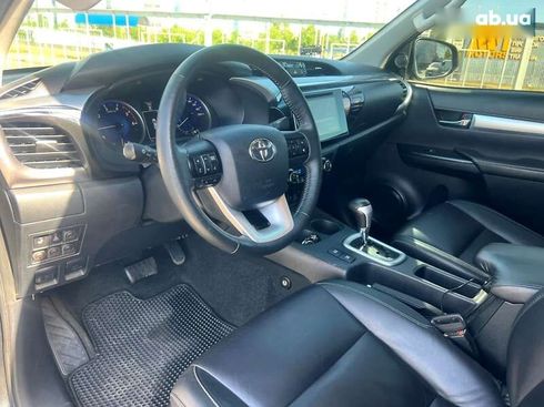 Toyota Hilux 2017 - фото 26