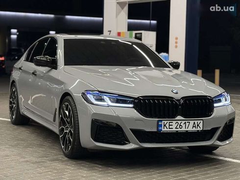 BMW 5 серия 2017 - фото 24