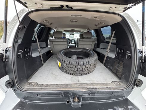 Toyota Sequoia 2011 белый - фото 8