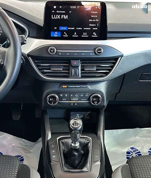 Ford Focus 2019 - фото 12