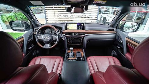 Lexus LX 2017 - фото 8