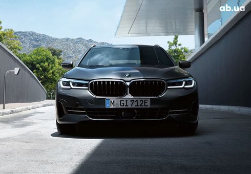 BMW 5 серия 2023 - фото 1