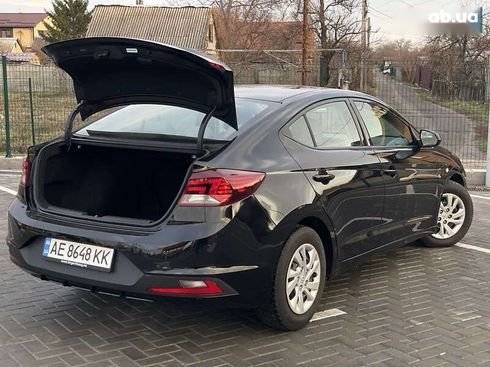 Hyundai Elantra 2018 - фото 12