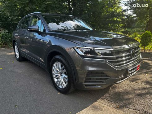 Volkswagen Touareg 2021 серый - фото 3