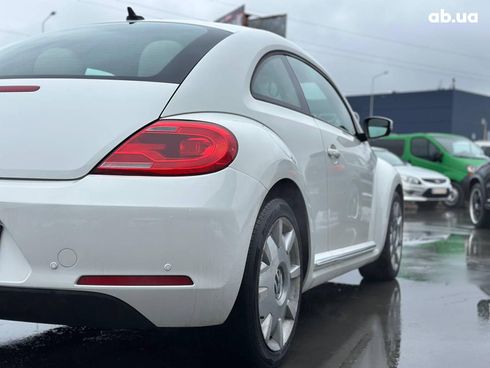 Volkswagen Beetle 2013 белый - фото 11