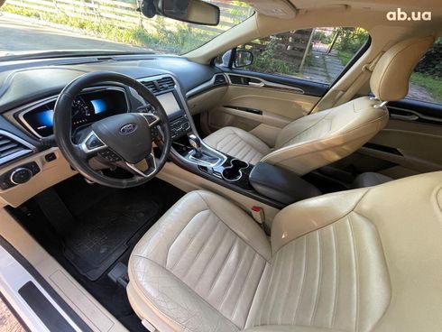Ford Fusion 2015 белый - фото 25