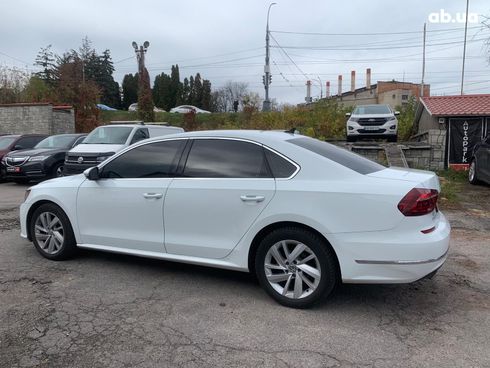 Volkswagen Passat 2018 белый - фото 8