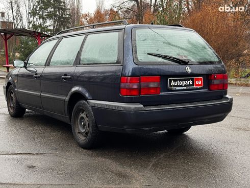 Volkswagen passat b4 1996 синий - фото 17