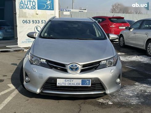 Toyota Auris 2013 - фото 2