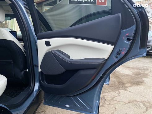 Ford Mustang Mach-E 2023 синий - фото 18