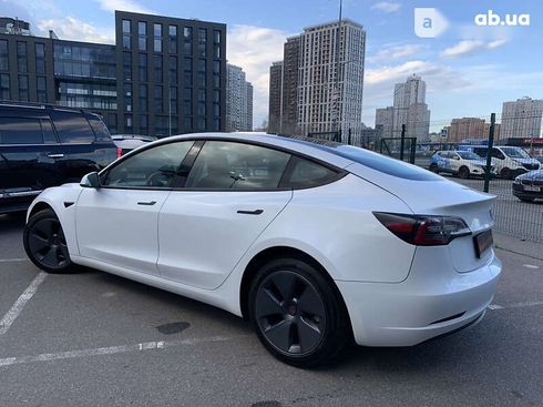 Tesla Model 3 2021 - фото 3