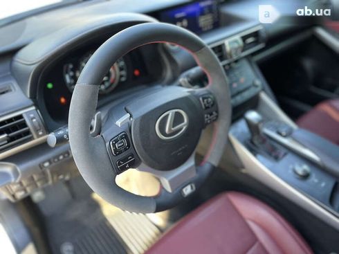 Lexus IS 2017 - фото 16