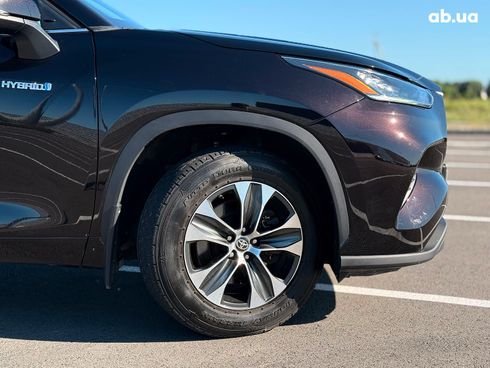 Toyota Highlander 2021 коричневый - фото 7