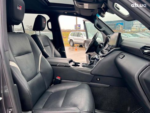Toyota Land Cruiser 2022 серый - фото 51