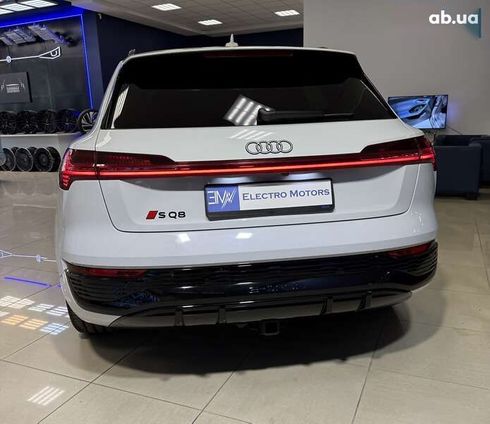 Audi SQ8 e-tron 2023 - фото 24
