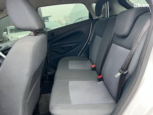 Ford Fiesta 2012 белый - фото 34