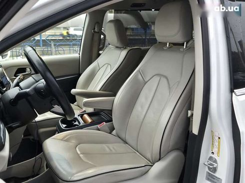 Chrysler Pacifica 2017 - фото 9