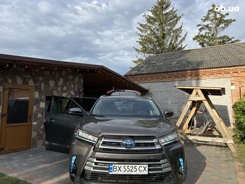 Toyota Highlander 2018 серый - фото 19