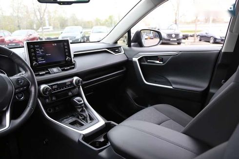 Toyota RAV4 2019 - фото 18