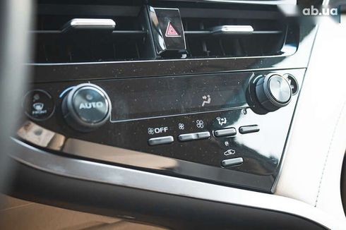 Toyota Camry 2023 - фото 29