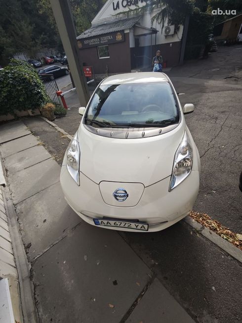 Nissan Leaf 2016 белый - фото 4