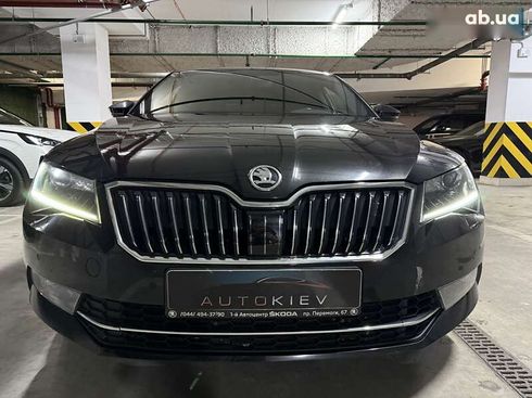 Skoda Superb 2018 - фото 7