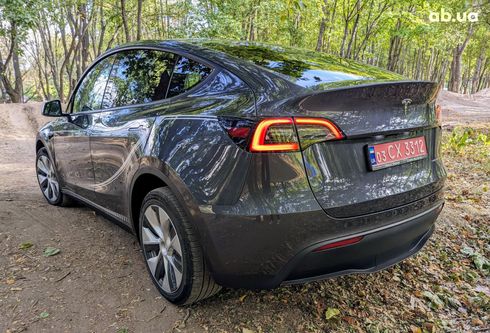 Tesla Model Y 2022 серый - фото 13