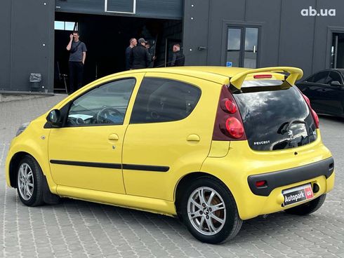 Peugeot 107 2012 желтый - фото 10