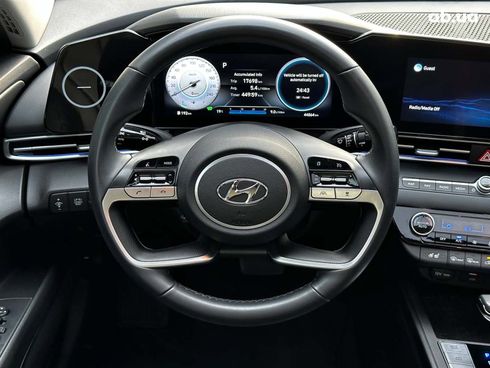 Hyundai Elantra 2022 черный - фото 24