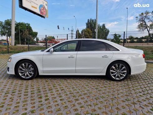 Audi A8 2017 белый - фото 4