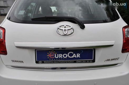 Toyota Auris 2011 - фото 17