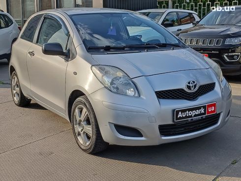 Toyota Yaris 2009 серый - фото 12