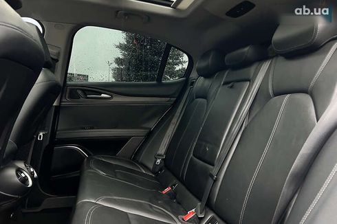 Alfa Romeo Stelvio 2017 - фото 27