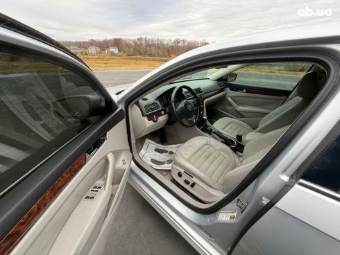 Volkswagen Passat 2013 серебристый - фото 9