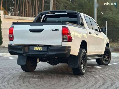 Toyota Hilux 2017 - фото 19