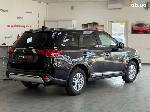 Mitsubishi Outlander 2020 - фото 9