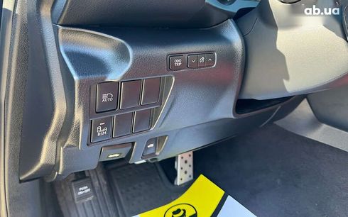 Lexus IS 2017 - фото 11