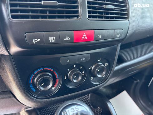 Fiat Doblo 2011 белый - фото 18