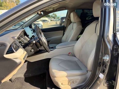 Toyota Camry 2021 - фото 12