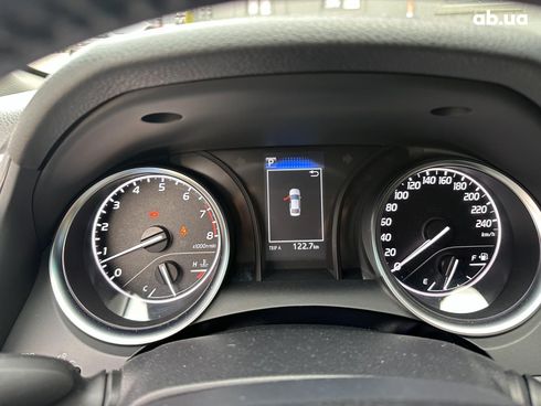 Toyota Camry 2021 белый - фото 20