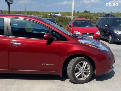 Nissan Leaf 2015 красный - фото 12