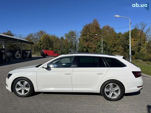 Skoda Superb 2019 - фото 8