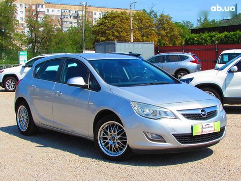 Opel Astra 2010 - фото 4