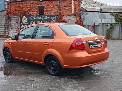 Chevrolet Aveo 2008 оранжевый - фото 6